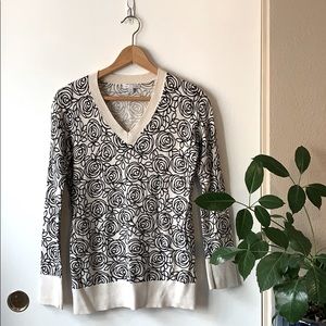 GAP Sweater Rose pattern